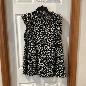 Puffed sleeve top Black and White Patterned